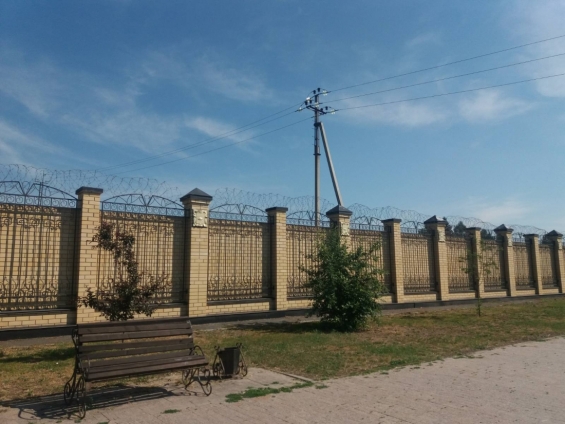  Ишиме отремонтировали забор после креативного сообщения жителя (1).jpg